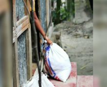 ভোলার অসহায় মানুষদের ঘরে নিসআ’র উপহার সামগ্রী
