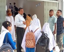 সরকারি সিদ্ধান্তকে বৃদ্ধাঙ্গুলি দেখিয়ে ছুটির দিনে স্কুল খুলে ক্লাস নিলেন প্রধান শিক্ষক