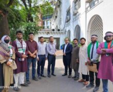 ফিলিস্তিন ইস্যুতে যুক্তরাষ্ট্র, সৌদি দূতাবাসে স্মারকলিপি প্রদান জবি শিক্ষক শিক্ষার্থীদের