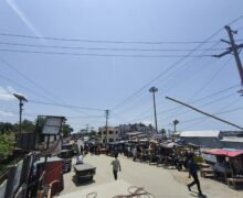 কুয়াকাটা চৌরাস্তায় যাত্রী ছাউনীর অভাবে দুর্ভোগে পর্যটকরা